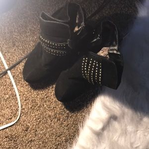 Gold and black wedges